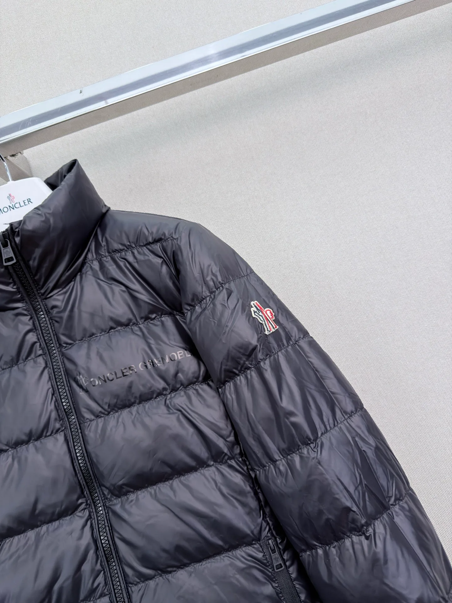 Women's Jackets And Down Jackets MONCLER 18501656
