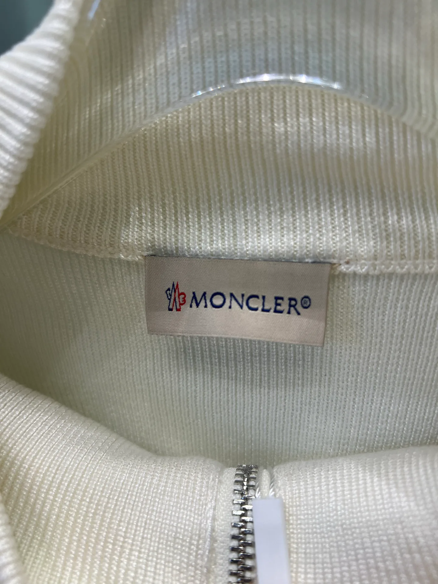 Women's Jackets And Down Jackets MONCLER 17323201