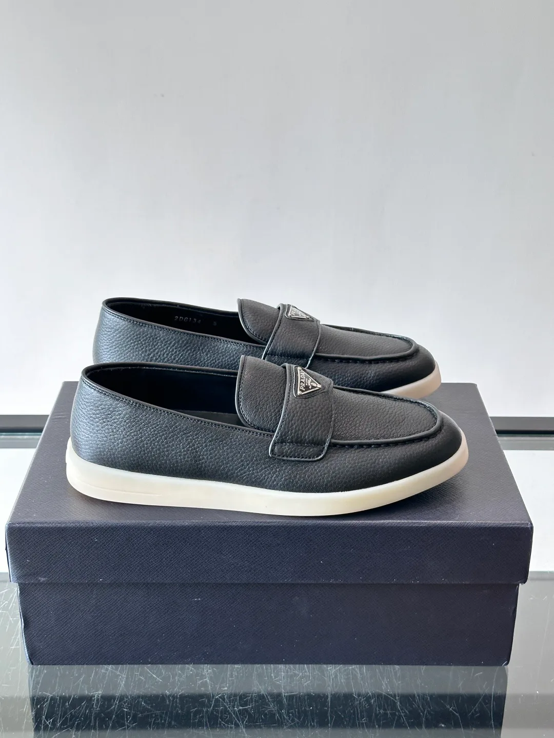 Men's Loafers And Dress Shoes PRADA 18102307