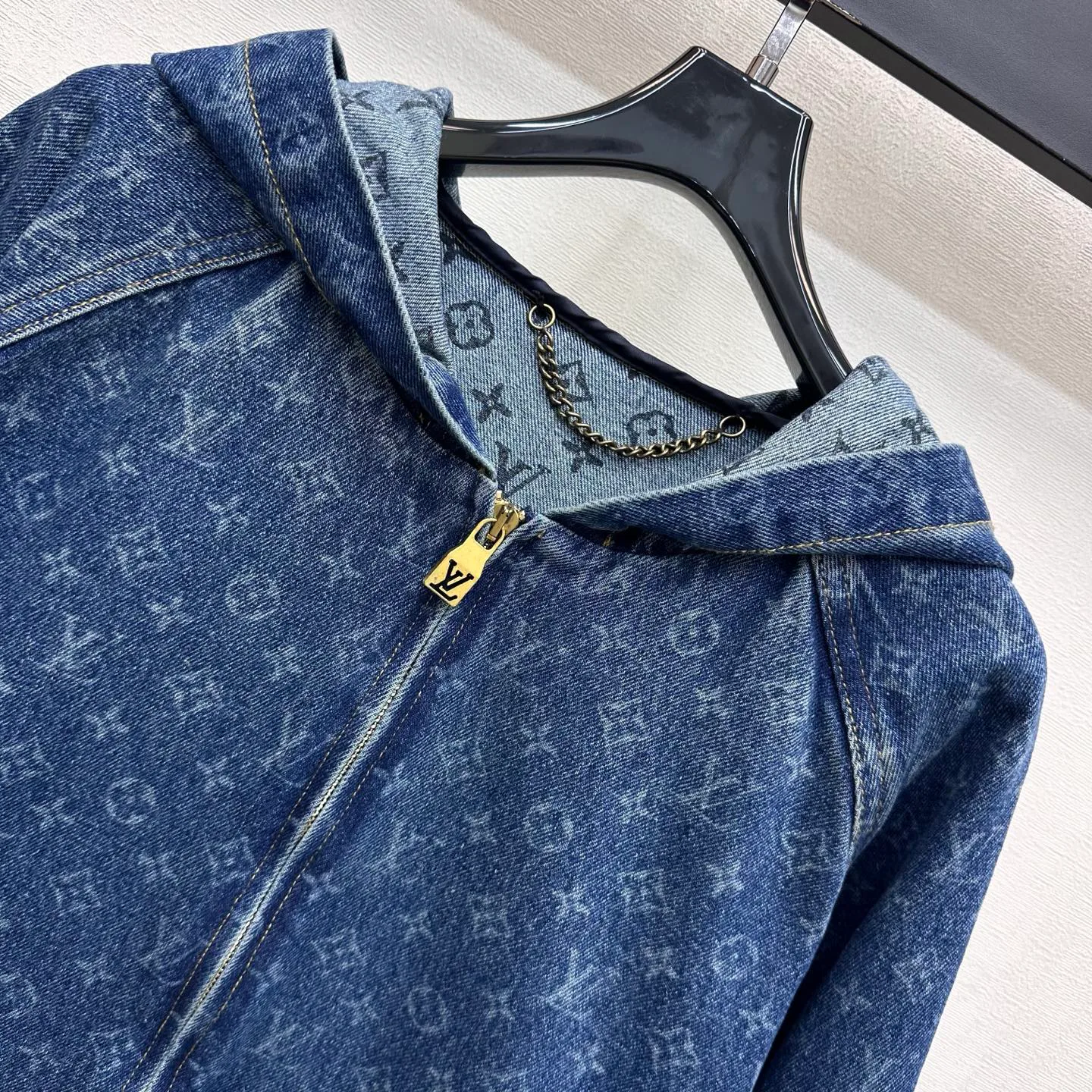 Women's Jackets And Down Jackets LOUIS VUITTON 18328050