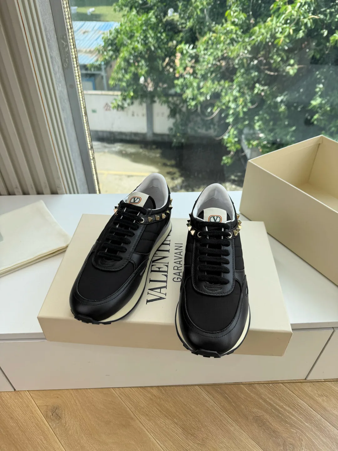 Women's Sneakers VALENTINO 18053445