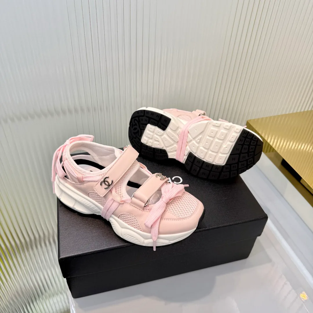 Women's Sneakers CHANEL 18366969