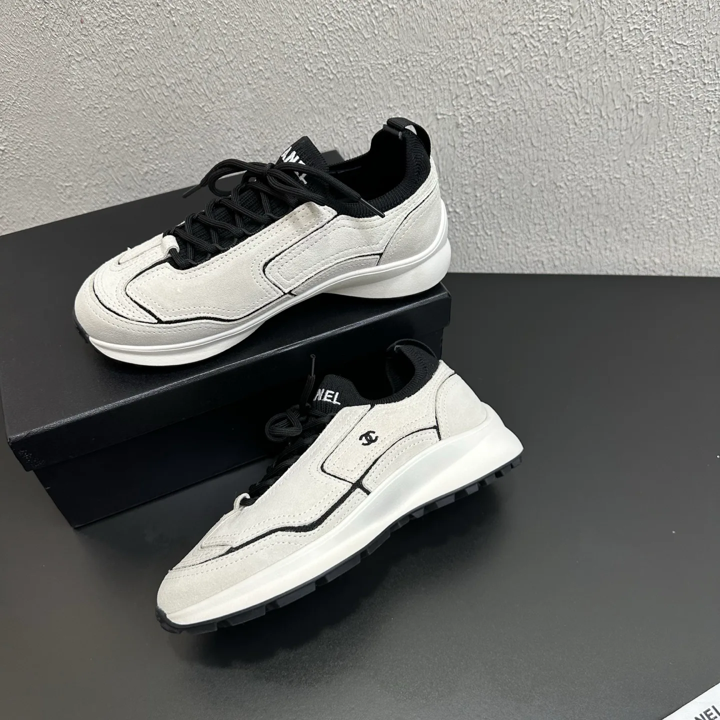 Women's Sneakers CHANEL 17934452
