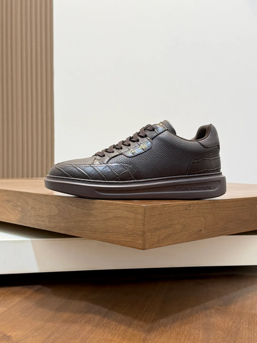 Men's Sneakers LOUIS VUITTON 18265104