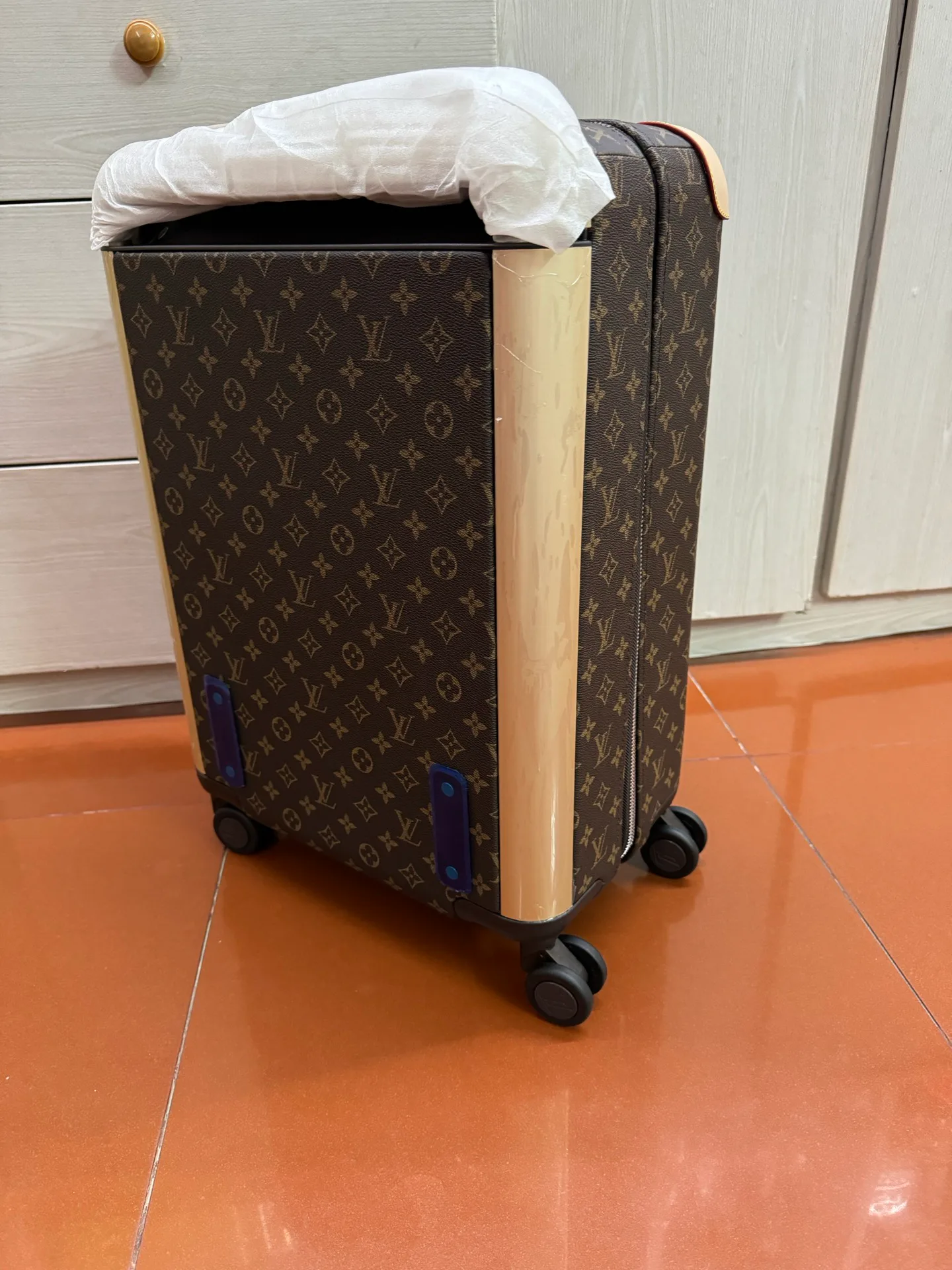 Suitcases LOUIS VUITTON 18366333