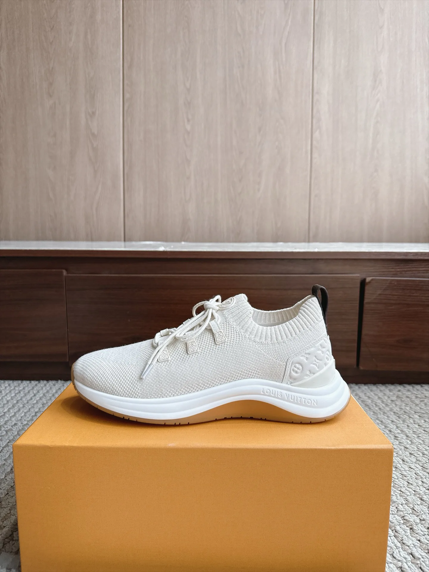 Women's Sneakers LOUIS VUITTON 18333245