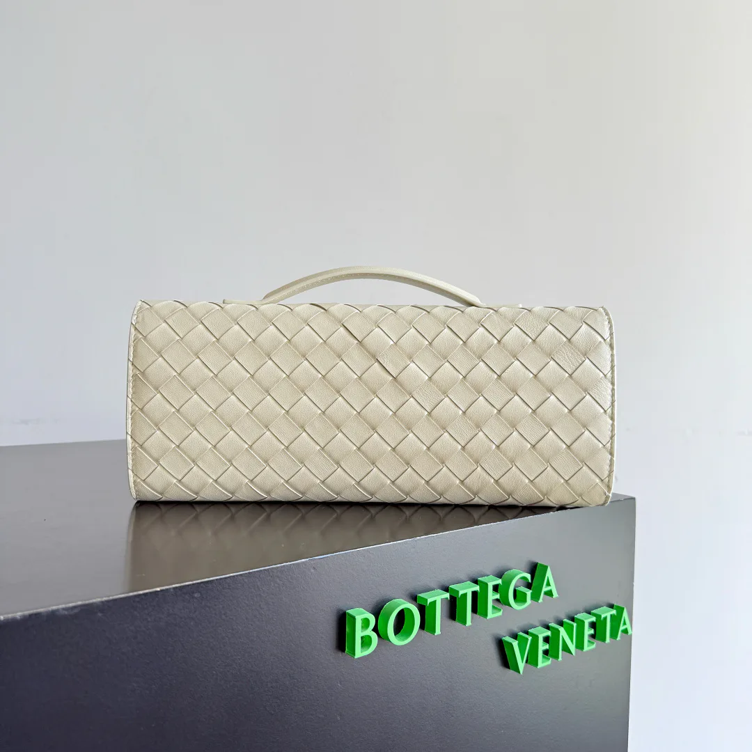Women's Clutches BOTTEGA VENETA 18367567