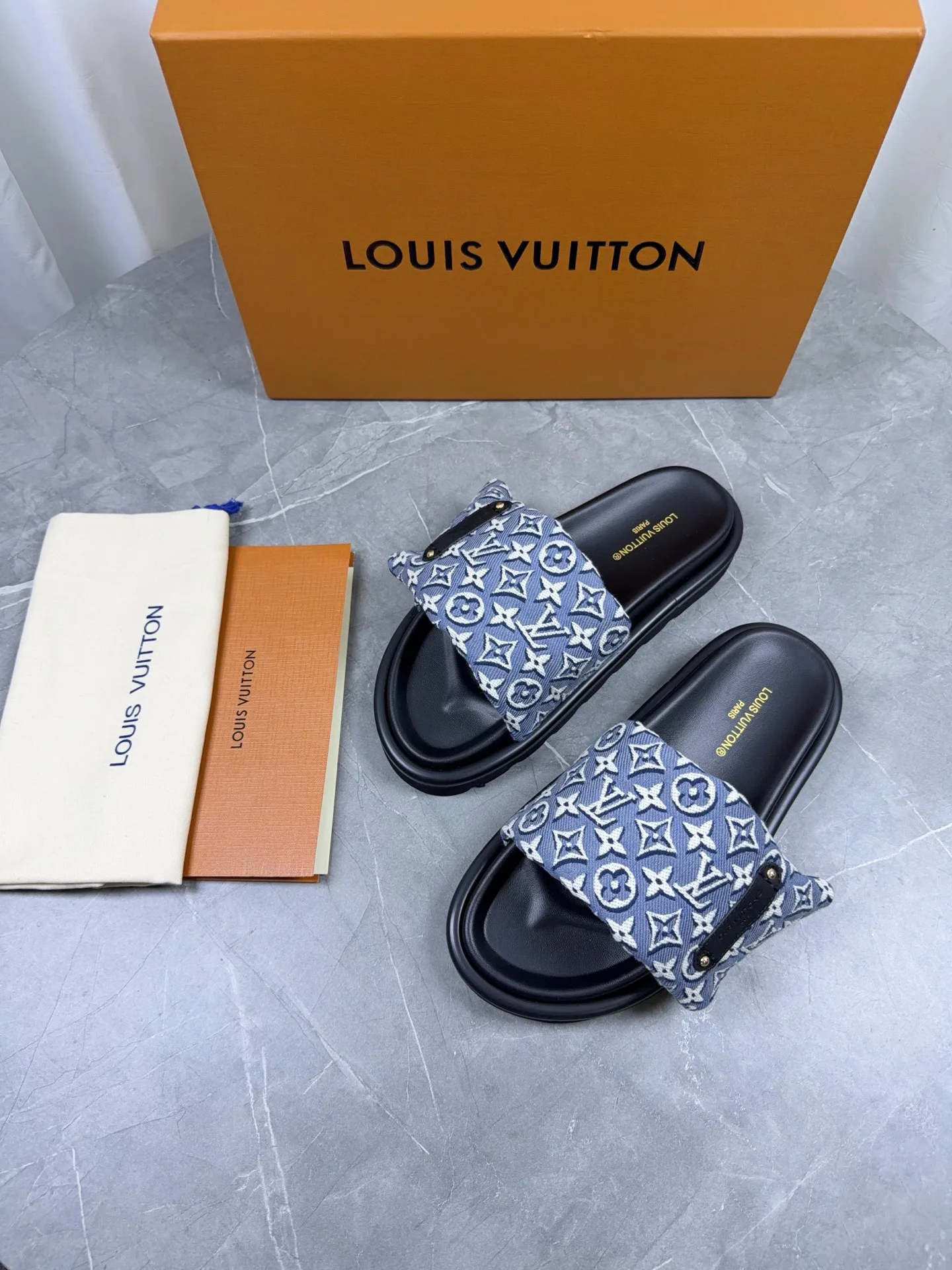 Women's Flip-Flops LOUIS VUITTON 17803851