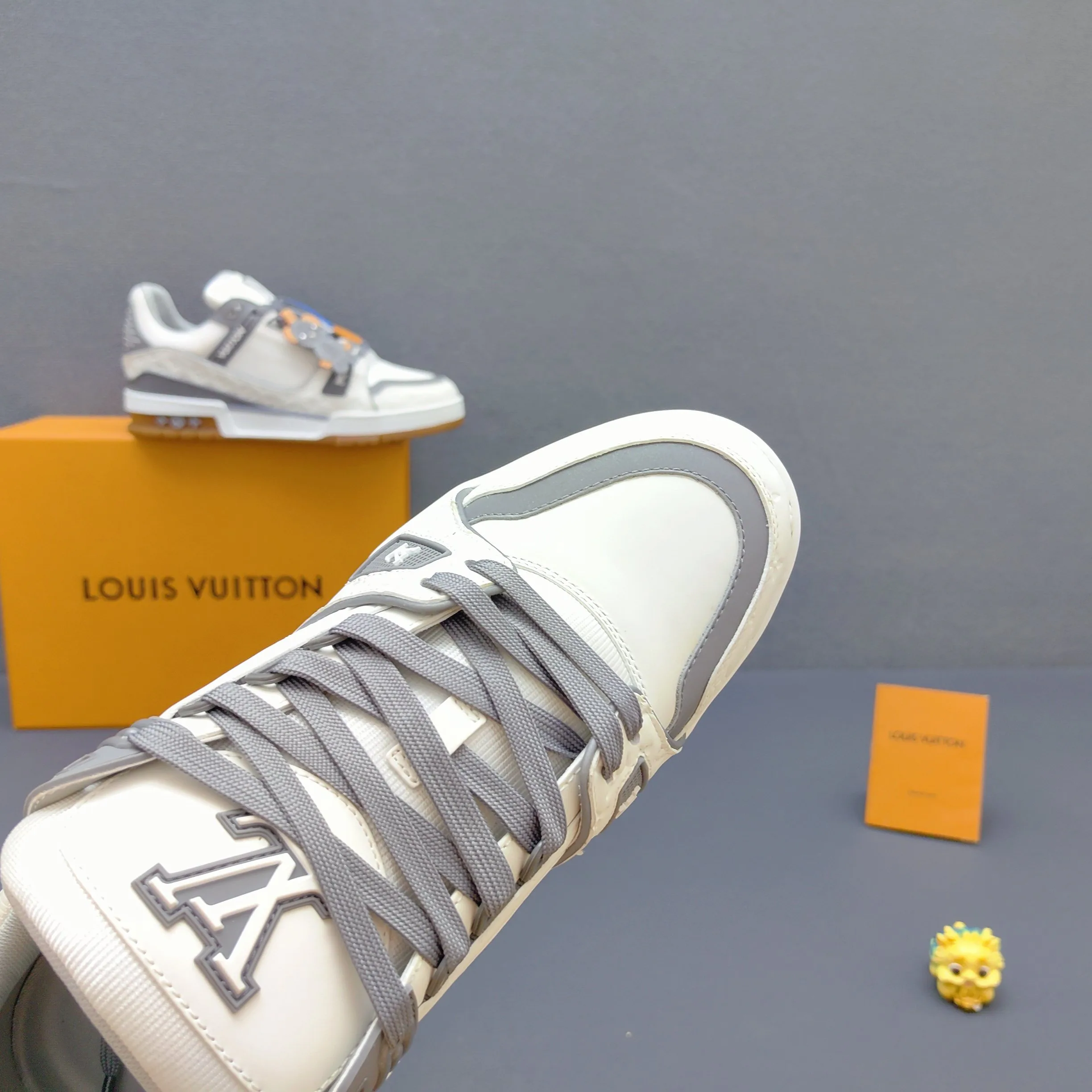 Women's Sneakers LOUIS VUITTON 17725112