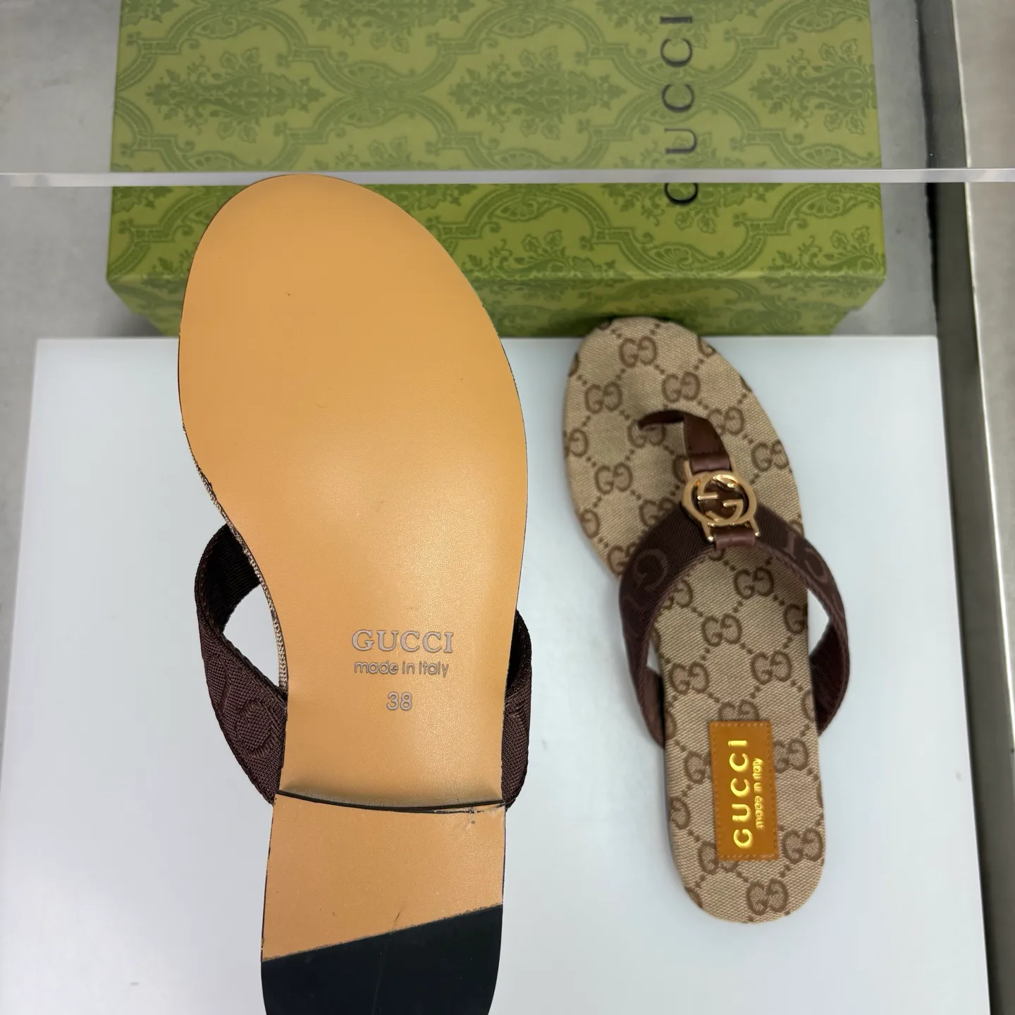 Women's Flip-Flops GUCCI 18351546
