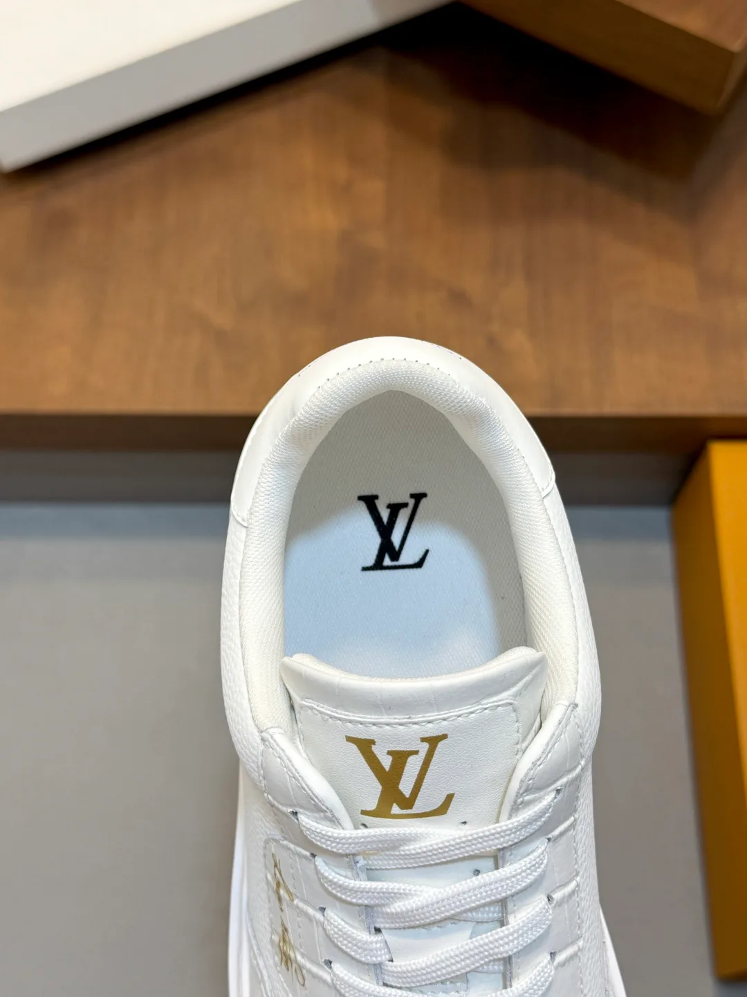 Men's Sneakers LOUIS VUITTON 18265106