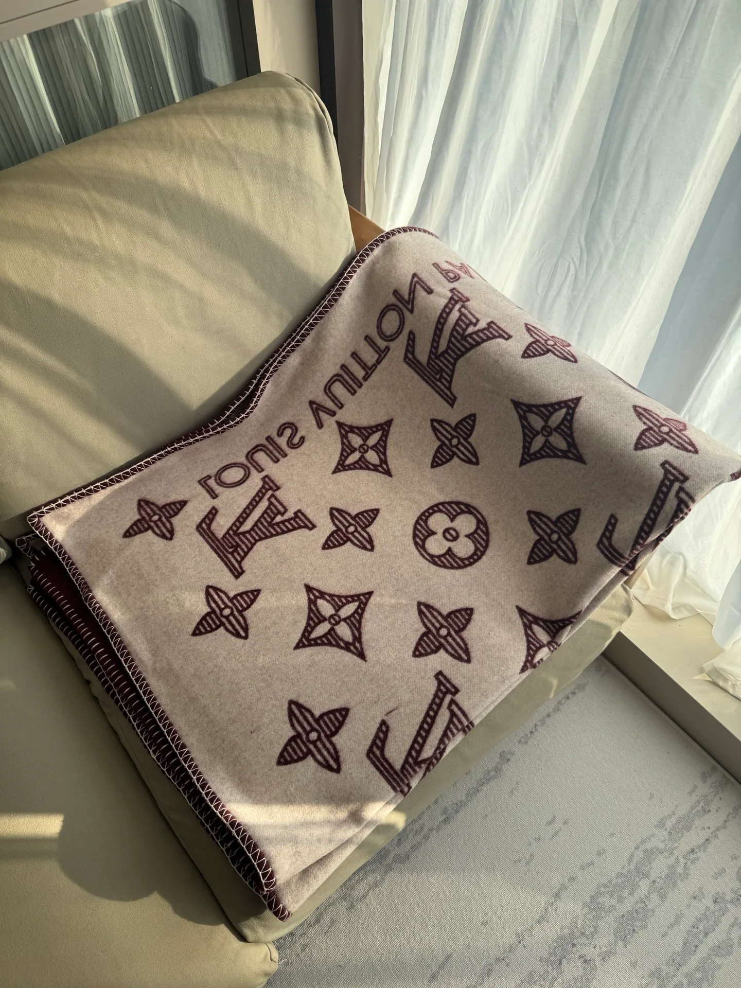Textiles LOUIS VUITTON 18361609