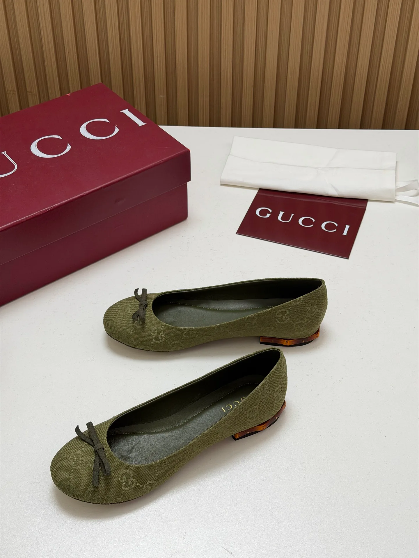 Women's Ballet Flats GUCCI 18396254