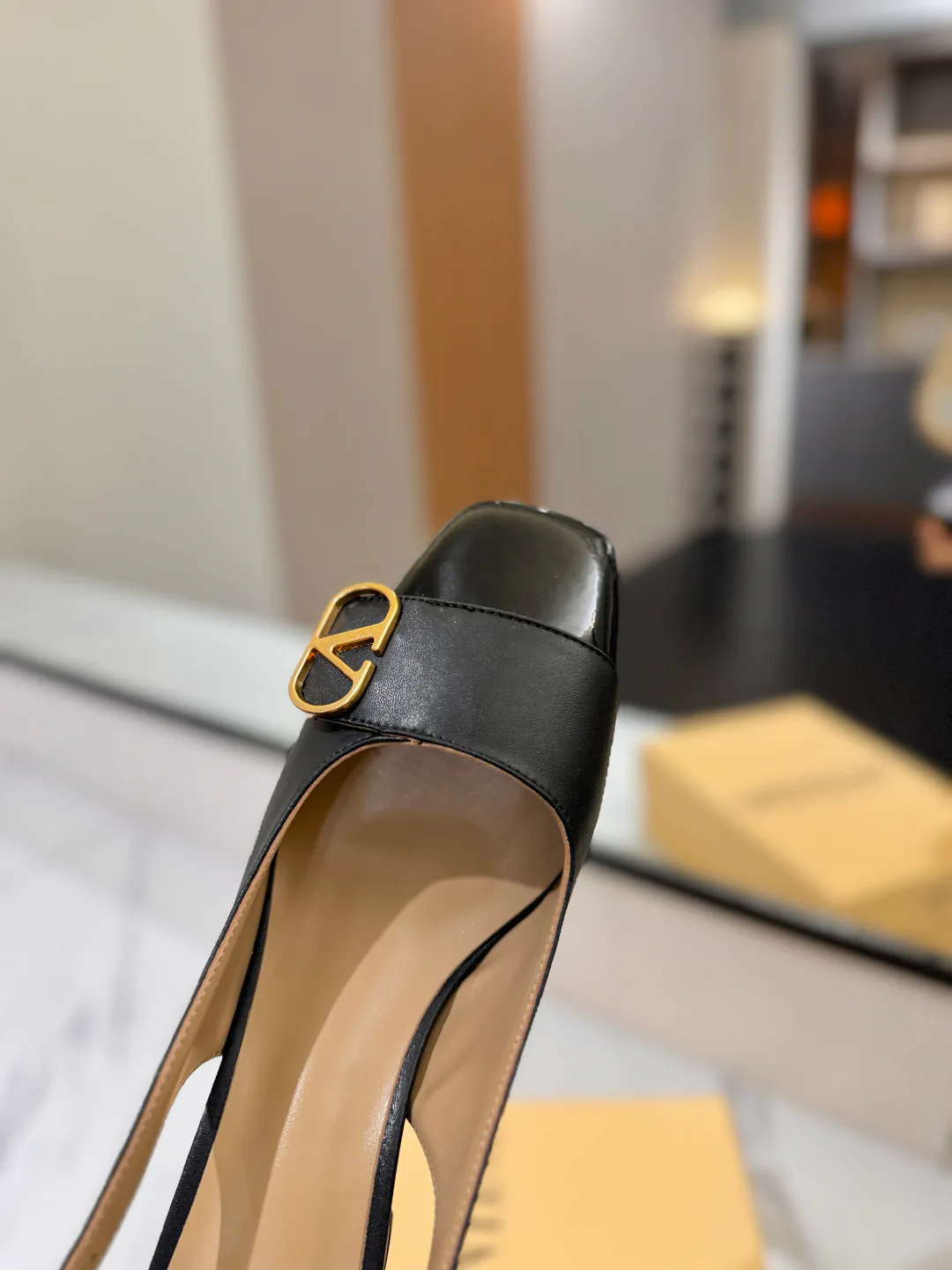 Women's Open-Toe Sandals VALENTINO 18134906