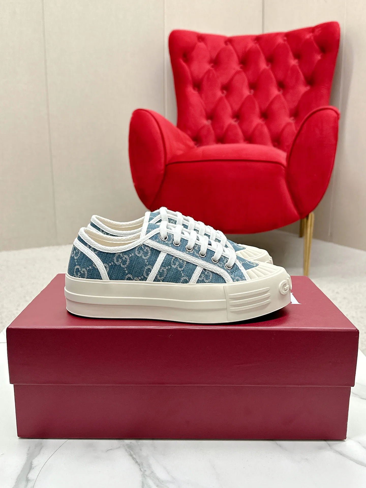 Women's Sneakers GUCCI 17746025