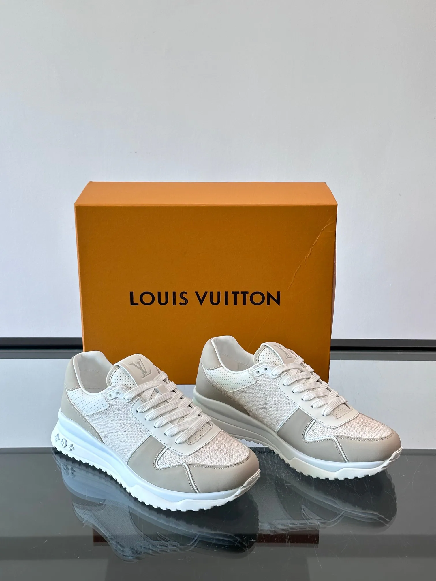 Men's Sneakers LOUIS VUITTON 17689405