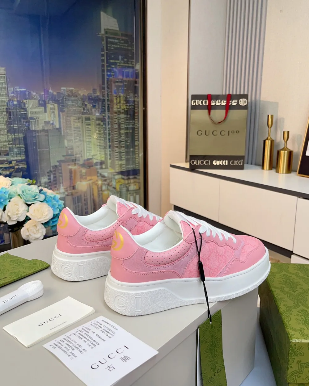 Women's Sneakers GUCCI 18369650