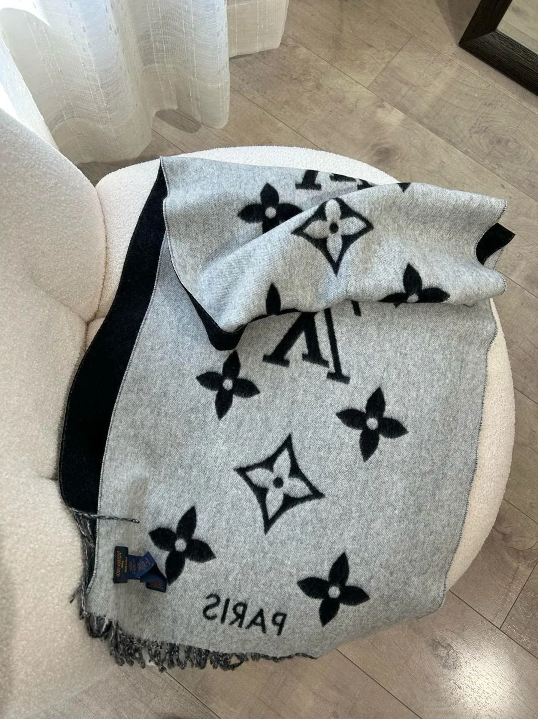 Scarves LOUIS VUITTON 18141167