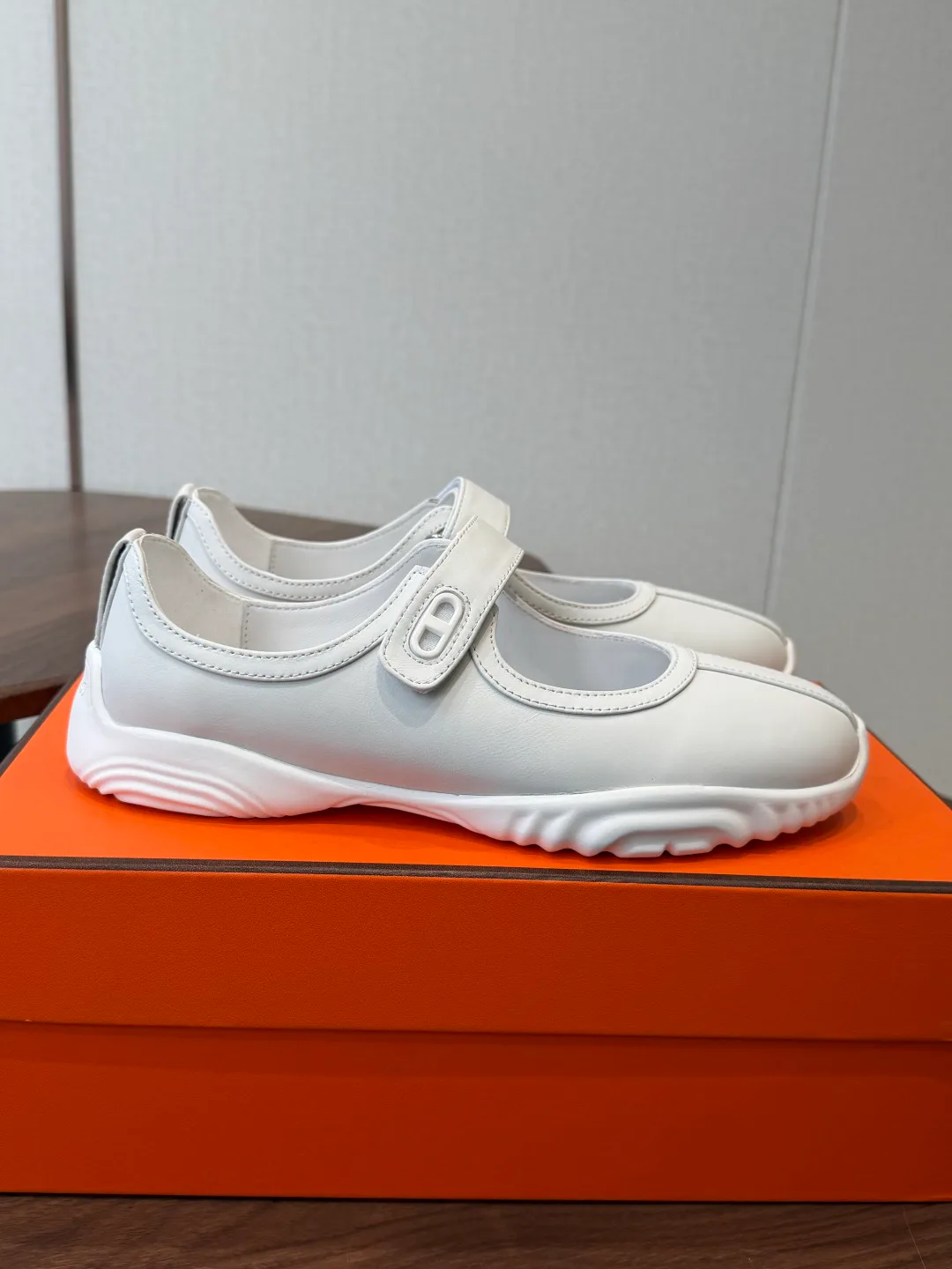 Кроссовки Женские Hermes 18687392