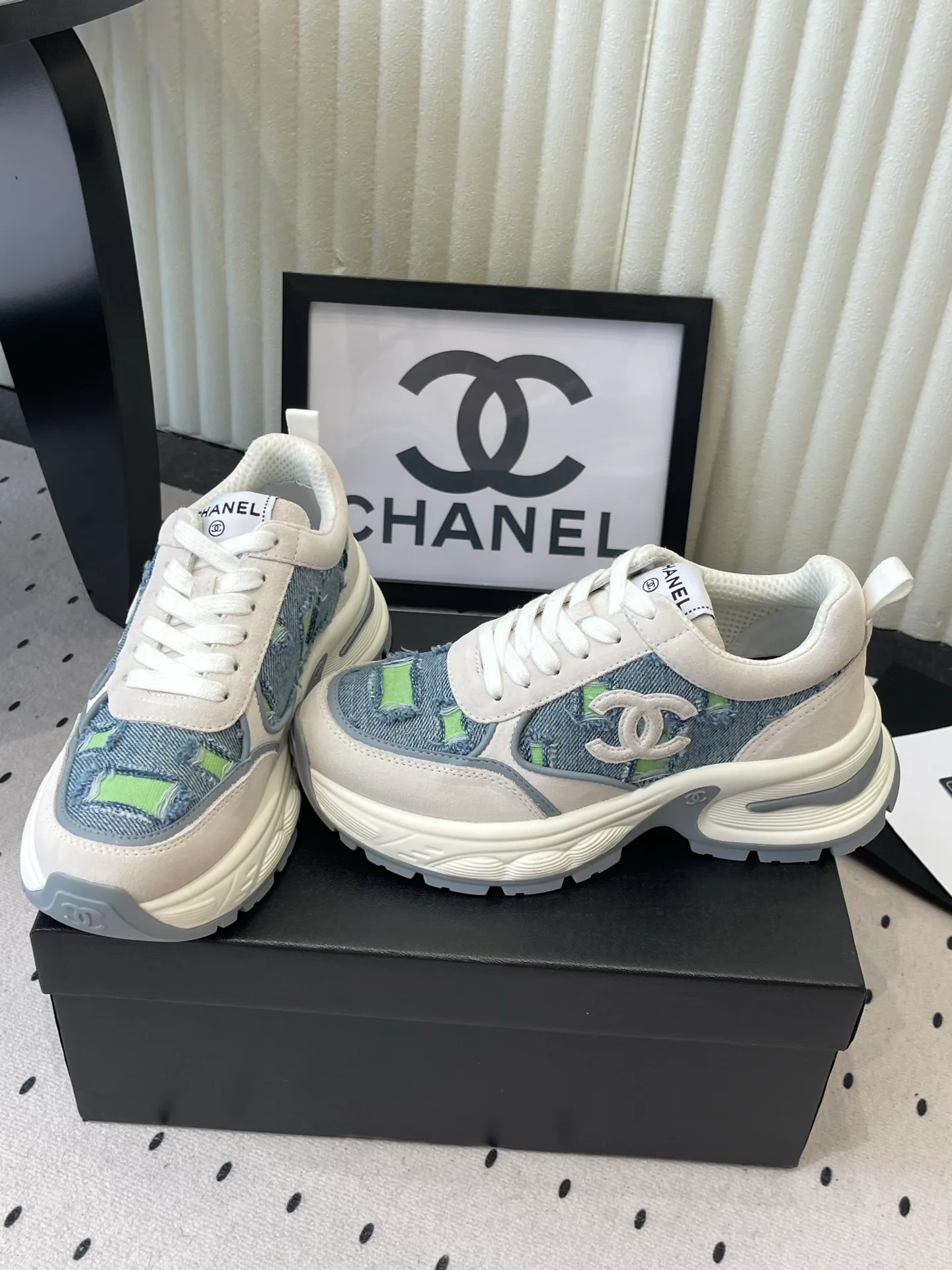 Women's Sneakers CHANEL 17769665