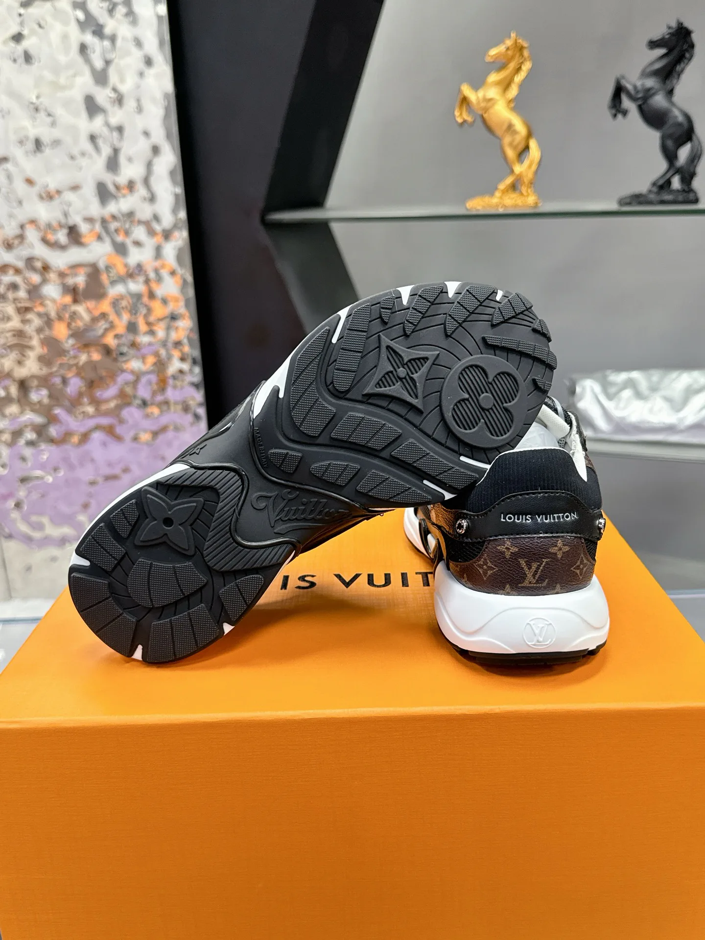 Women's Sneakers LOUIS VUITTON 17530429