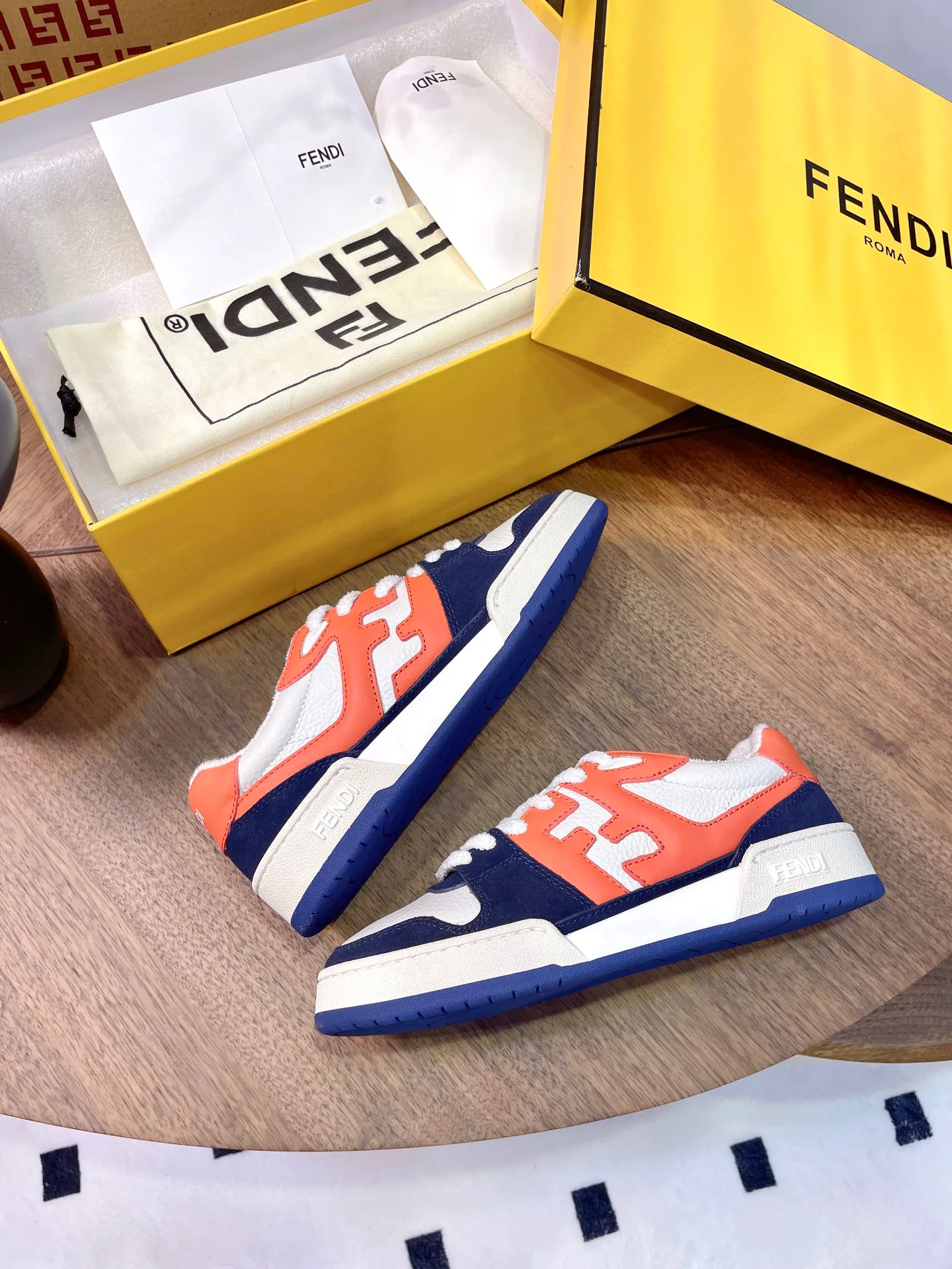 Women's Sneakers FENDI 17957375