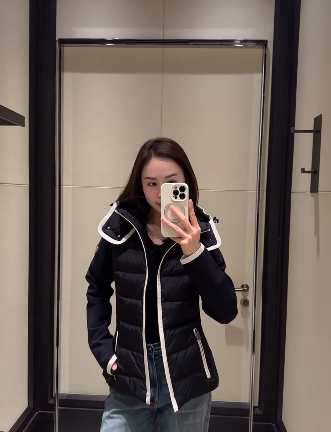 Women's Jackets And Down Jackets MONCLER 18430829
