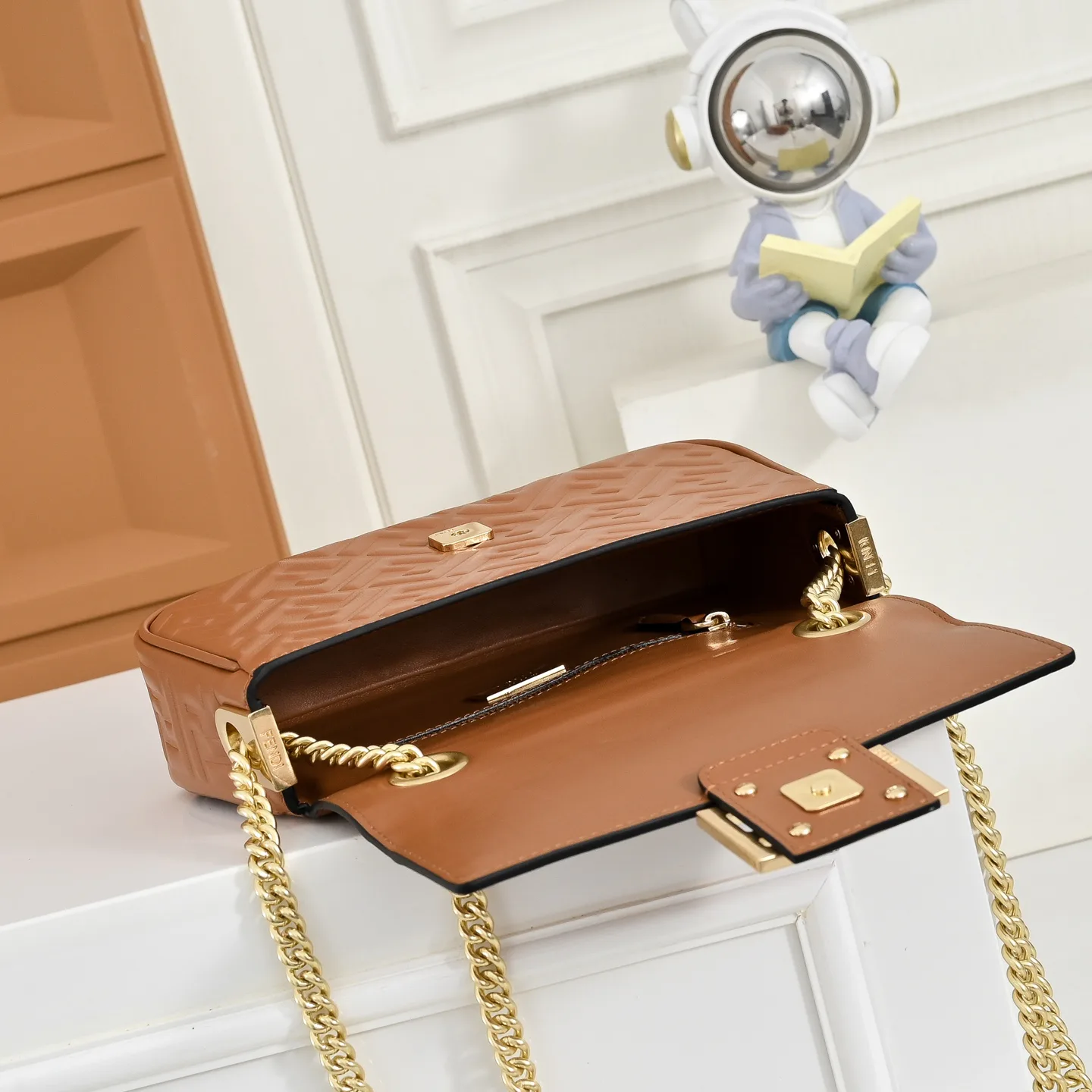Классические Сумки Женские Fendi 18676182