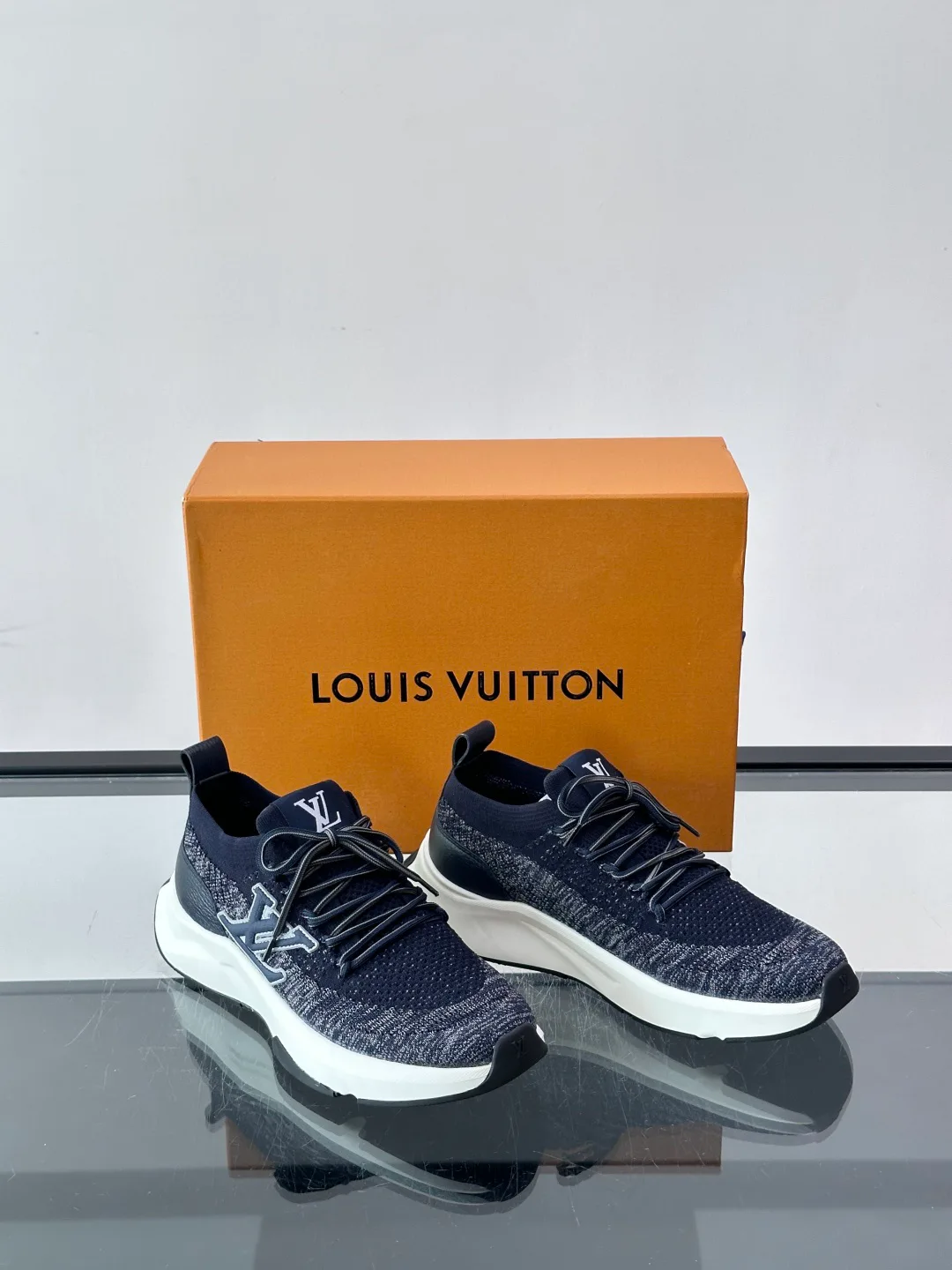 Men's Sneakers LOUIS VUITTON 18102385