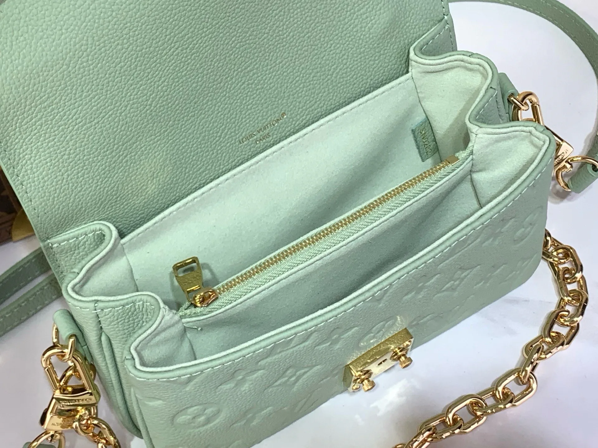 Women's Classic Handbags LOUIS VUITTON 17674136
