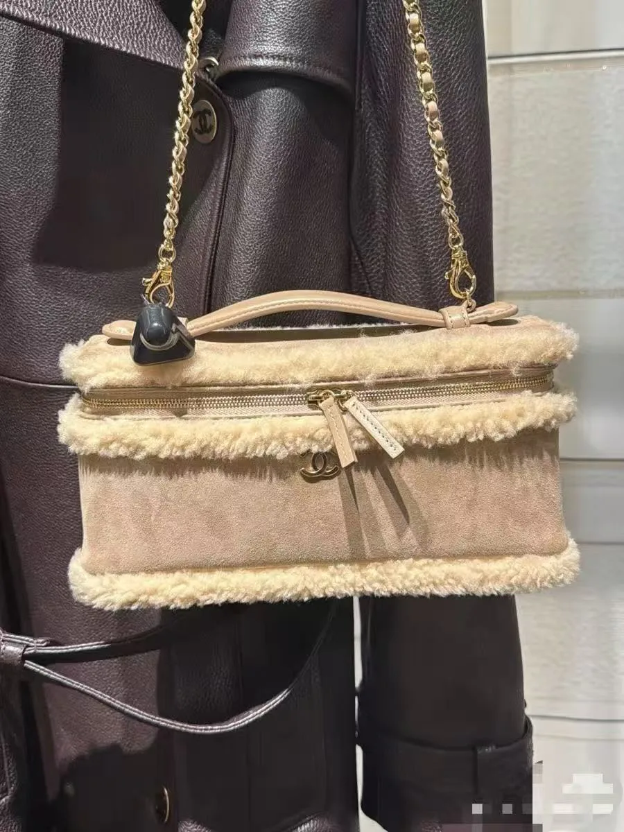 Классические Сумки Женские Chanel 18642394
