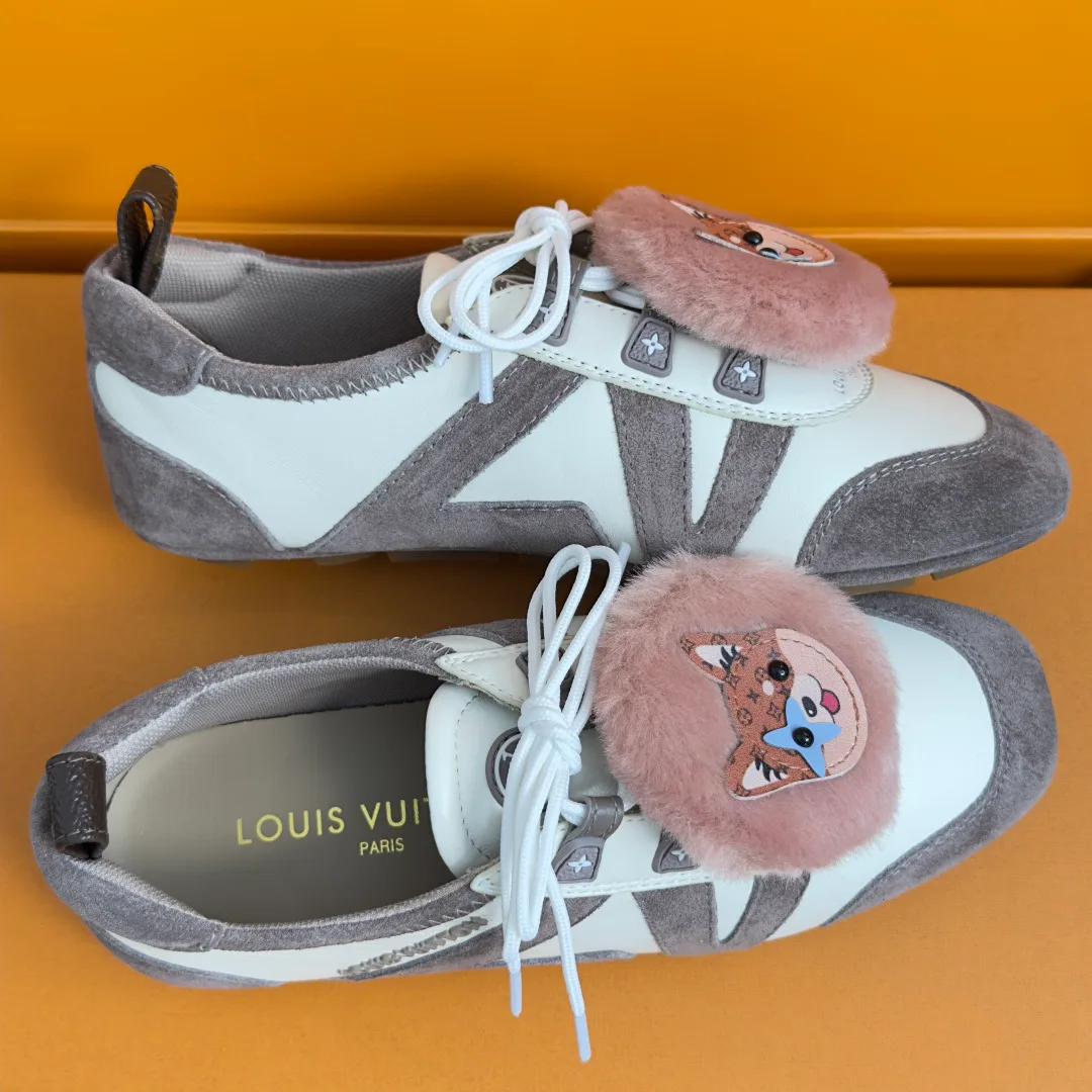 Women's Sneakers LOUIS VUITTON 18083489