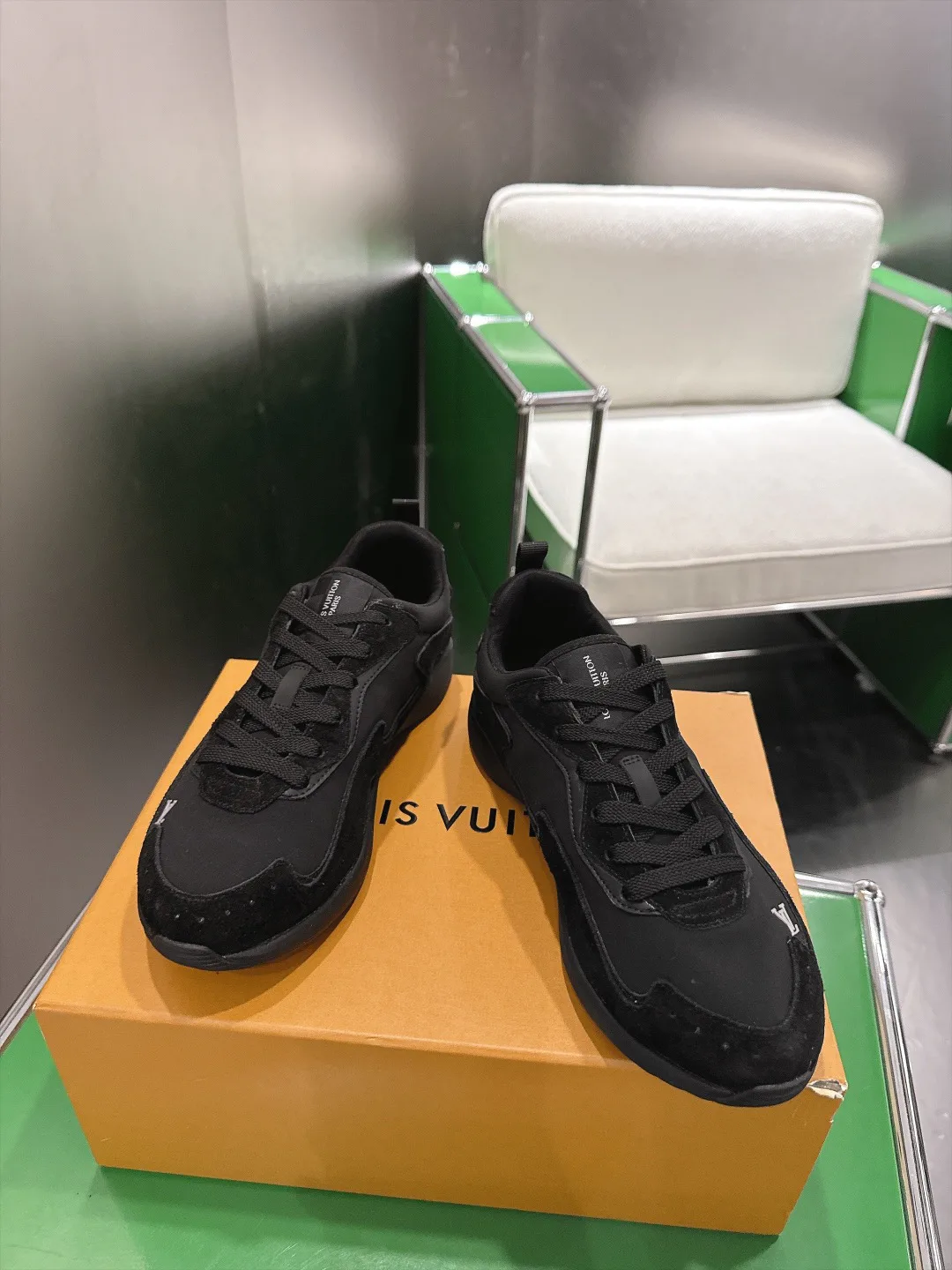 Men's Sneakers LOUIS VUITTON 18011725