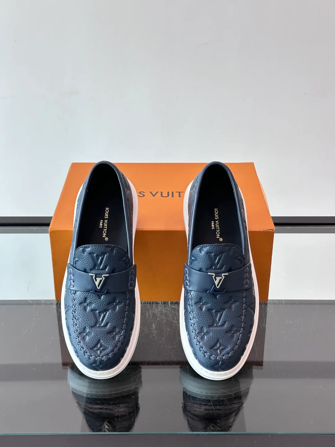 Men's Loafers And Dress Shoes LOUIS VUITTON 18400586