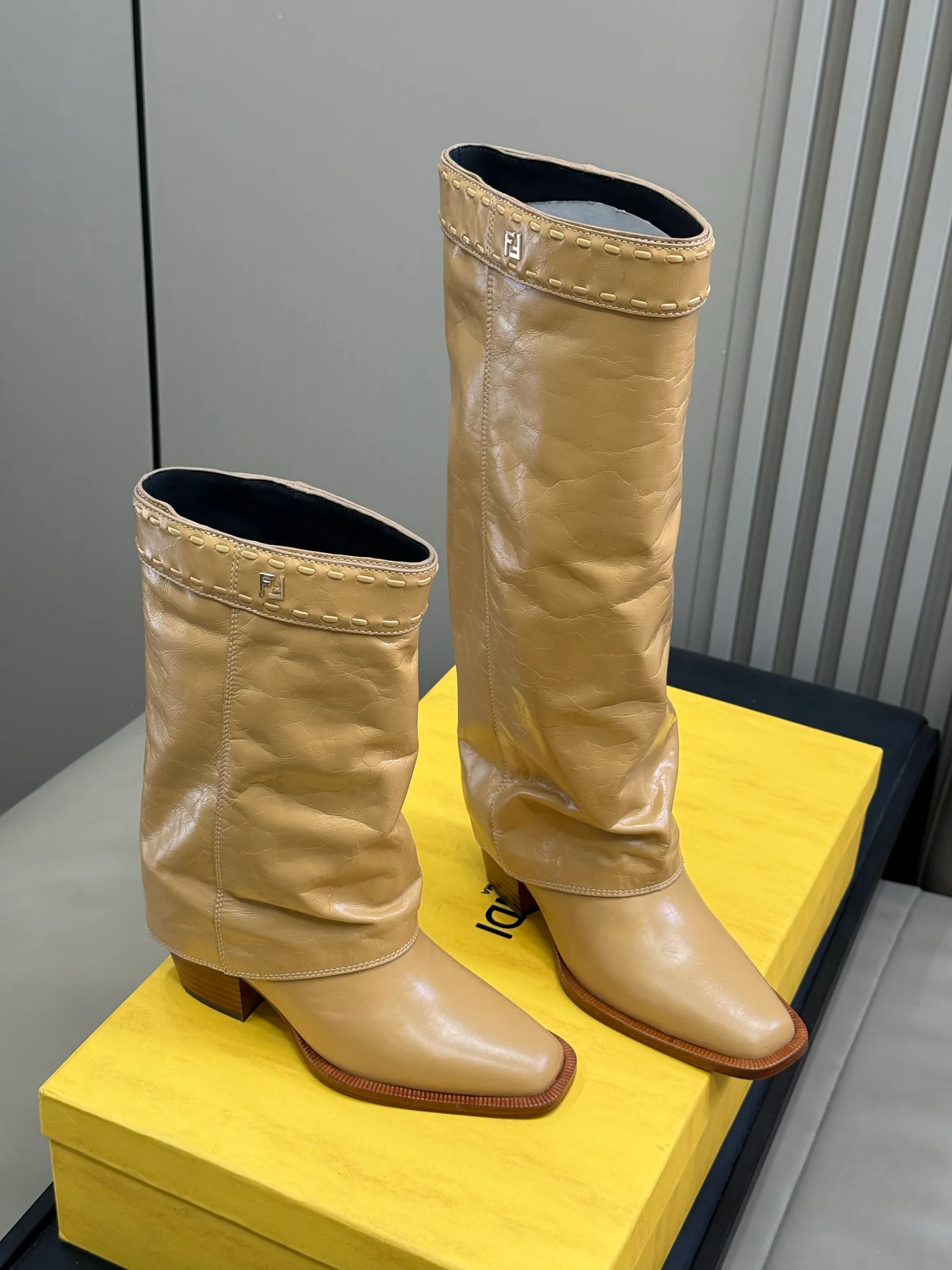 Сапоги Женские Fendi 18646918
