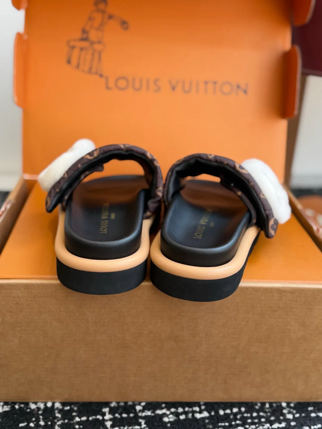 Women's Flip-Flops LOUIS VUITTON 17802581