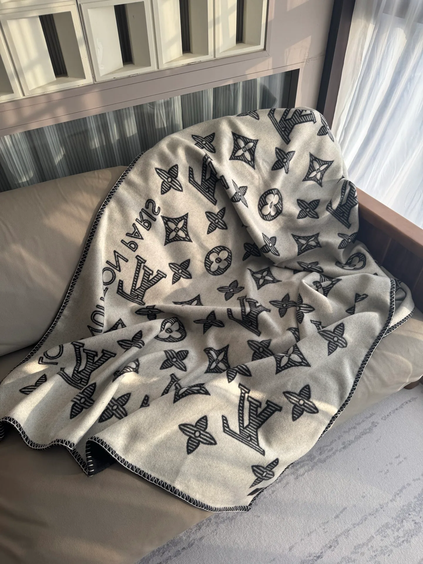 Textiles LOUIS VUITTON 18361612