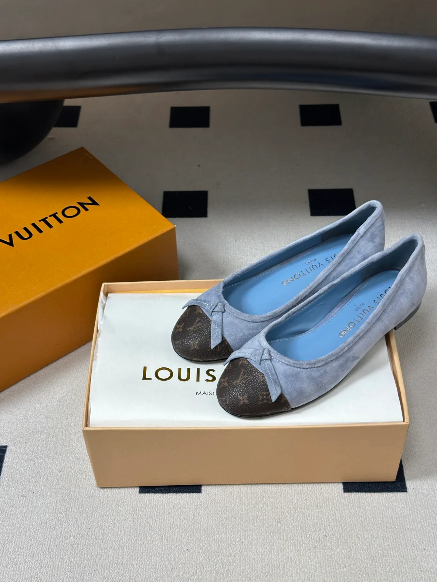 Women's Ballet Flats LOUIS VUITTON 18049406