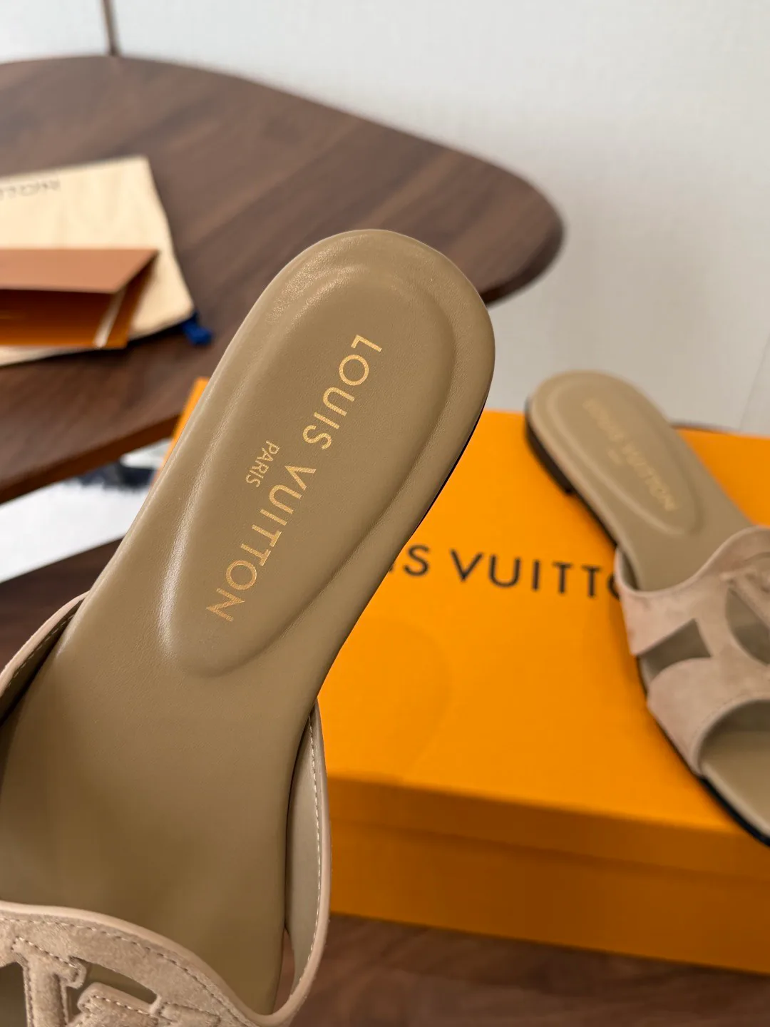 Шлепанцы Женские Louis Vuitton 18687453