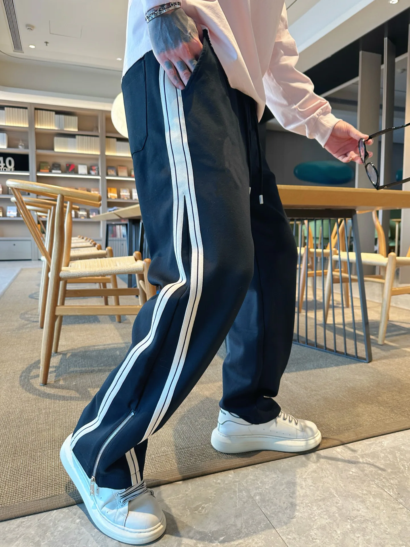 Men's Trousers LOUIS VUITTON 18345734
