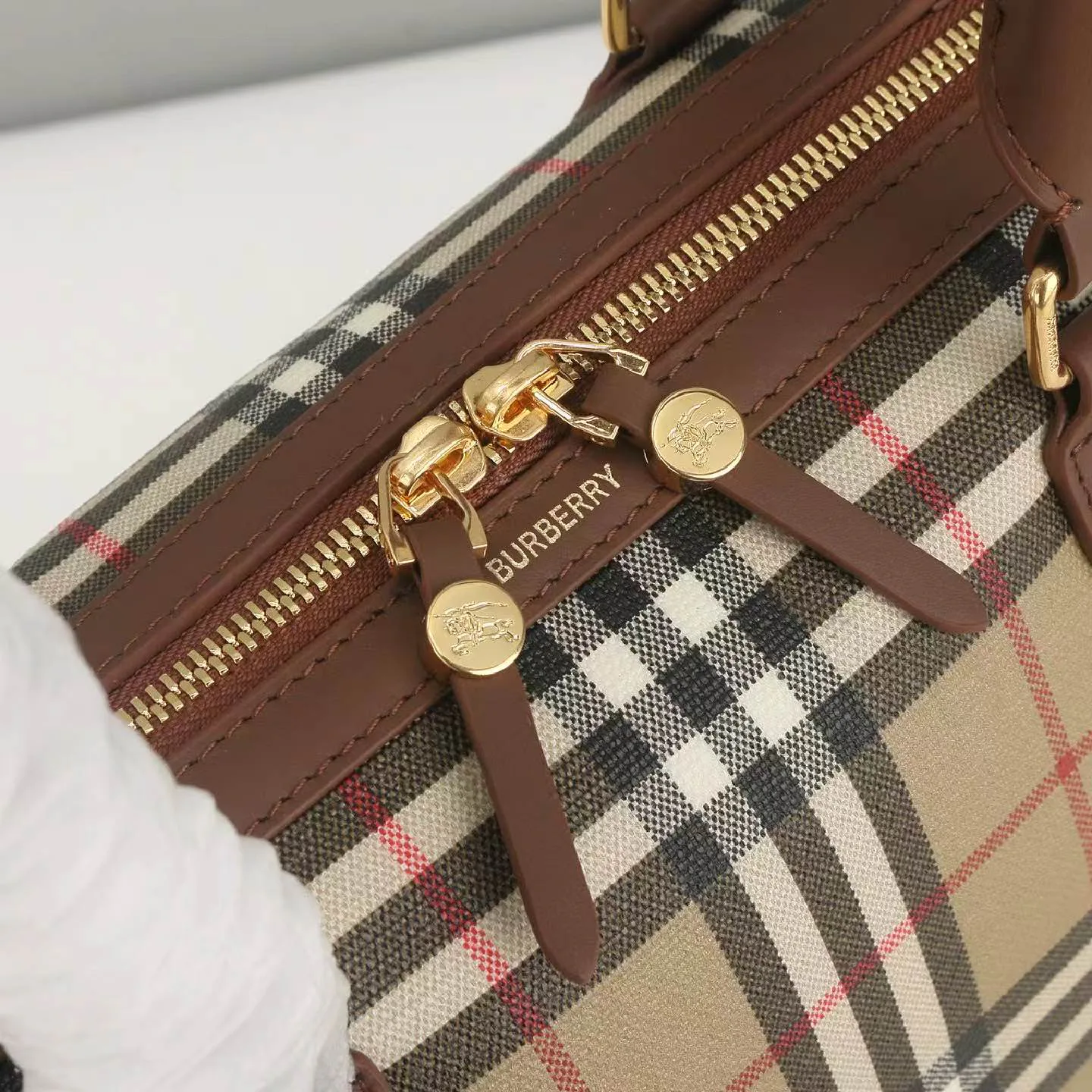 Women's Classic Handbags BURBERRY 17948674