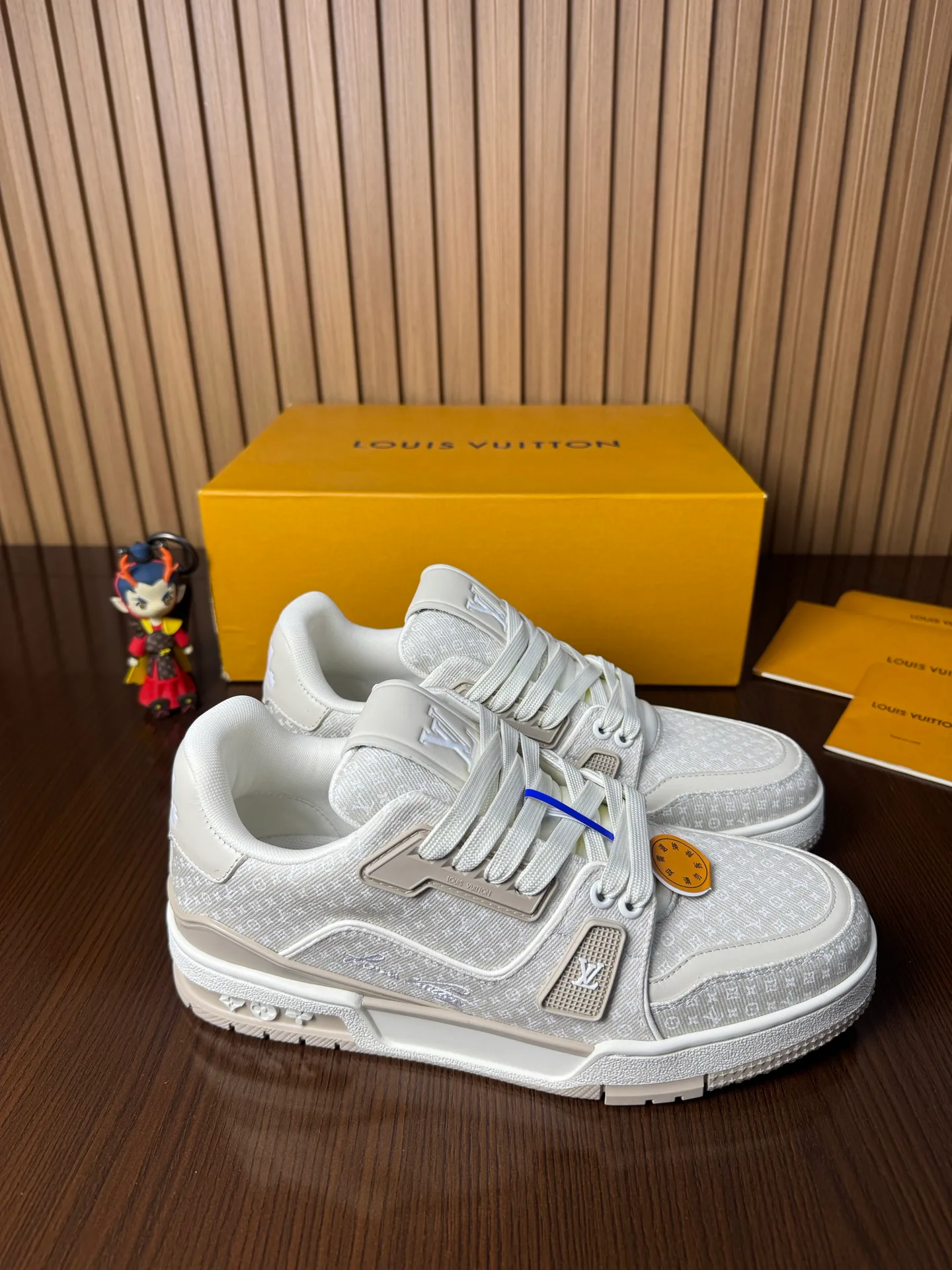 Women's Sneakers LOUIS VUITTON 18467452