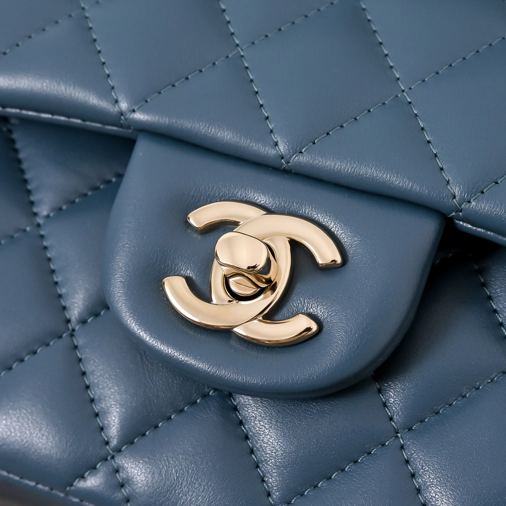 Women's Classic Handbags CHANEL 18307545