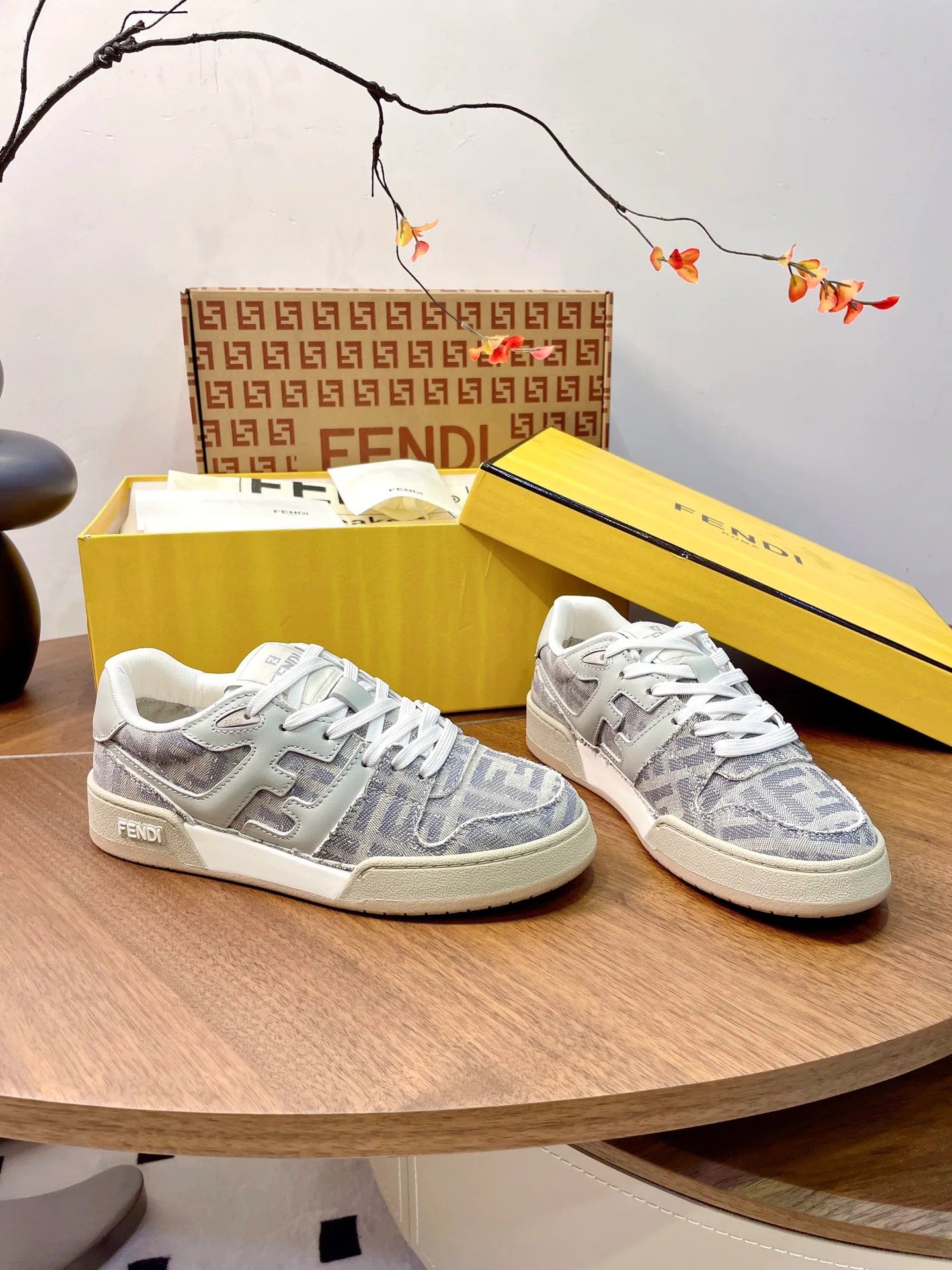 Women's Sneakers FENDI 17957354