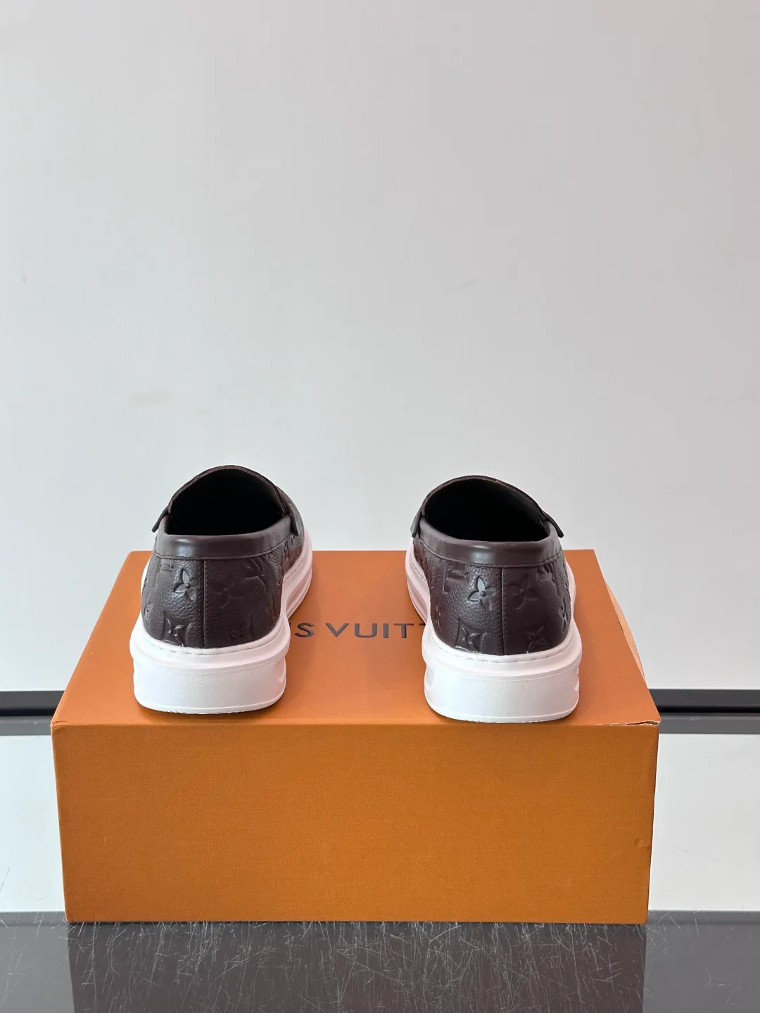 Men's Loafers And Dress Shoes LOUIS VUITTON 18400587