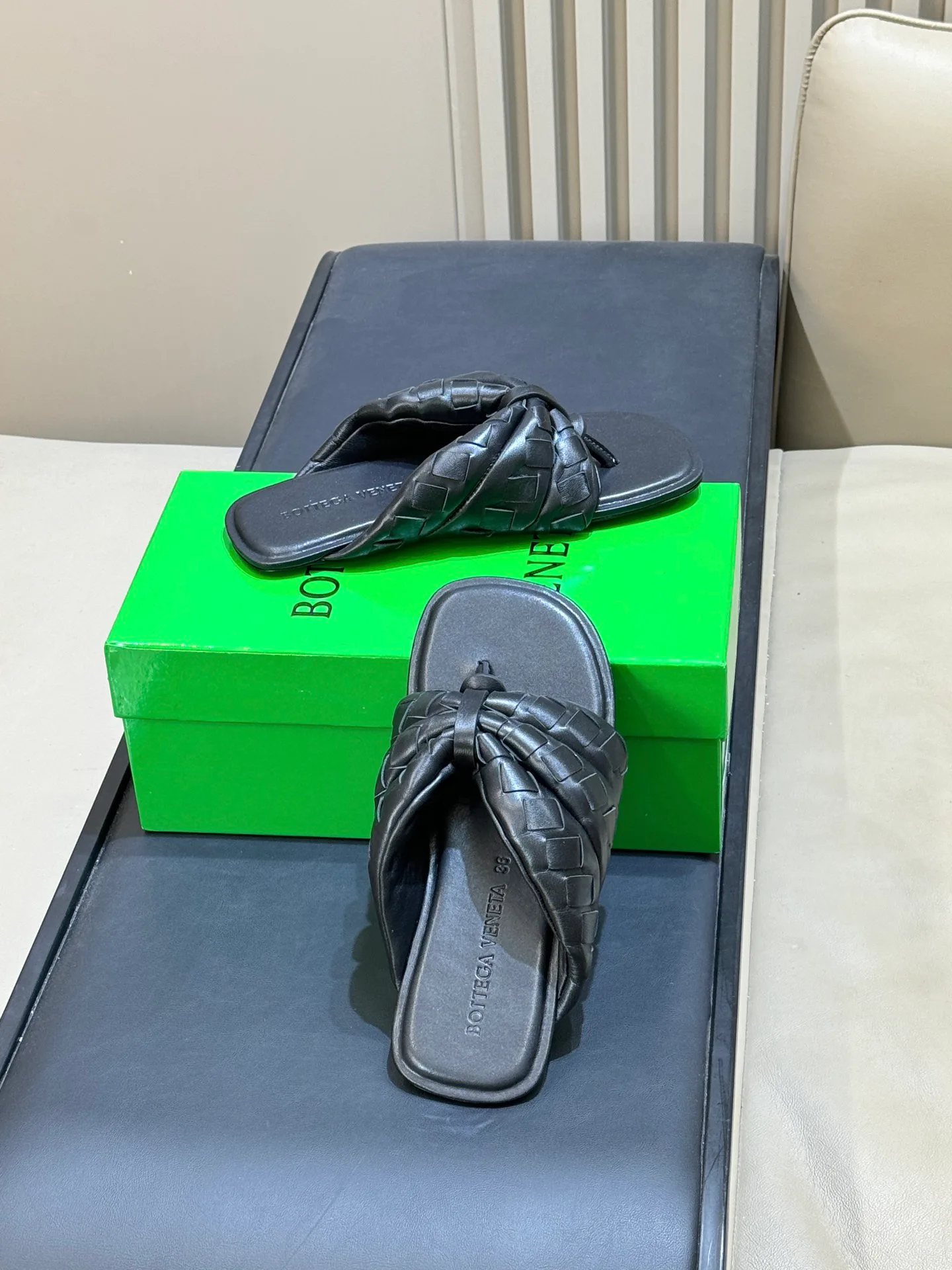 Women's Flip-Flops BOTTEGA VENETA 18073676