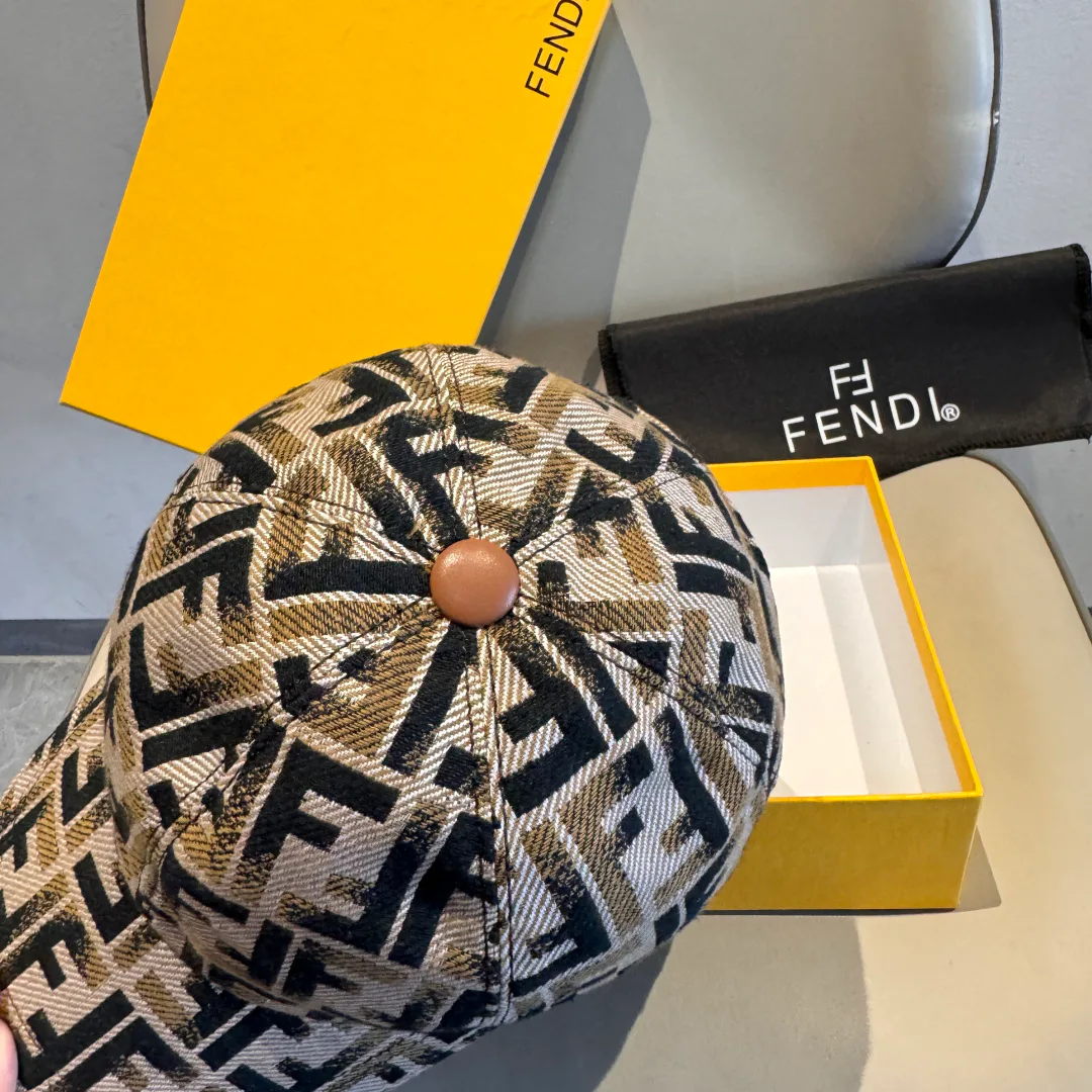 Hats FENDI 18105231