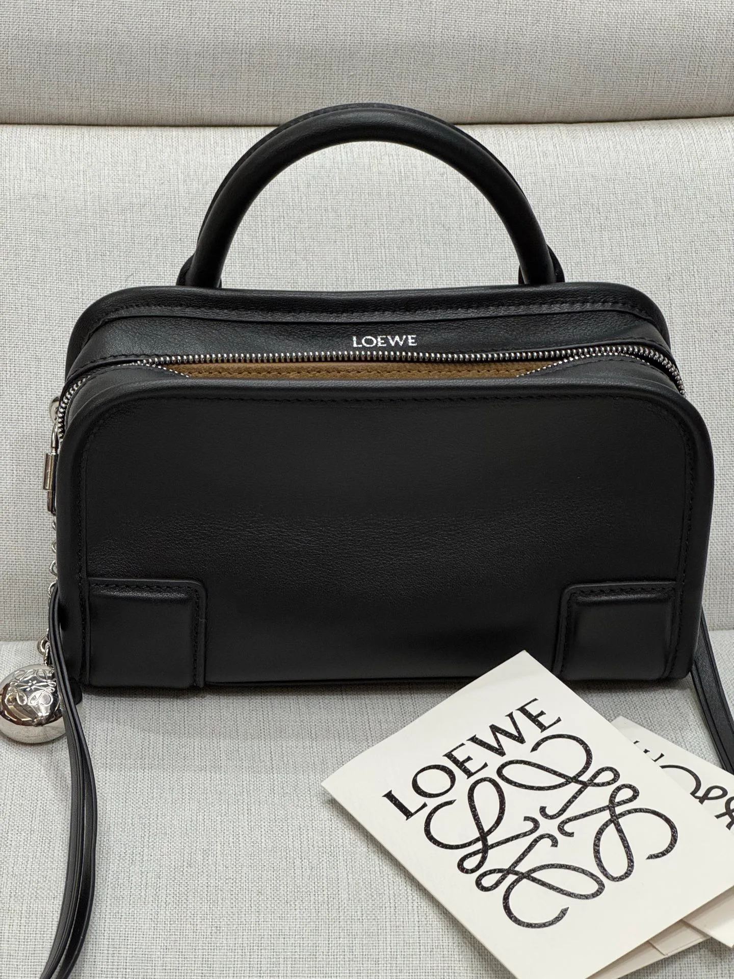 Women's Classic Handbags LOEWE 18231887