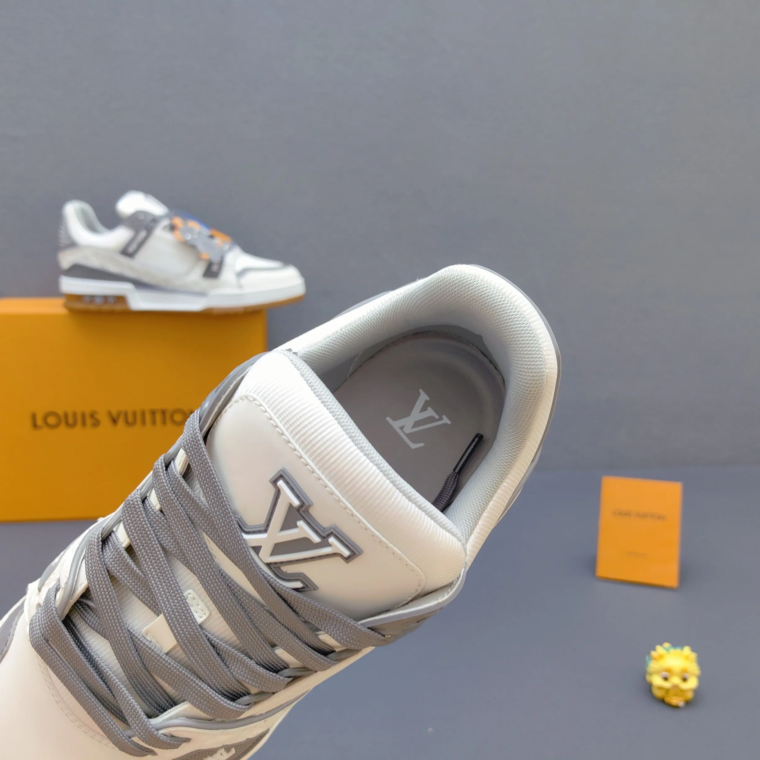 Women's Sneakers LOUIS VUITTON 17725112