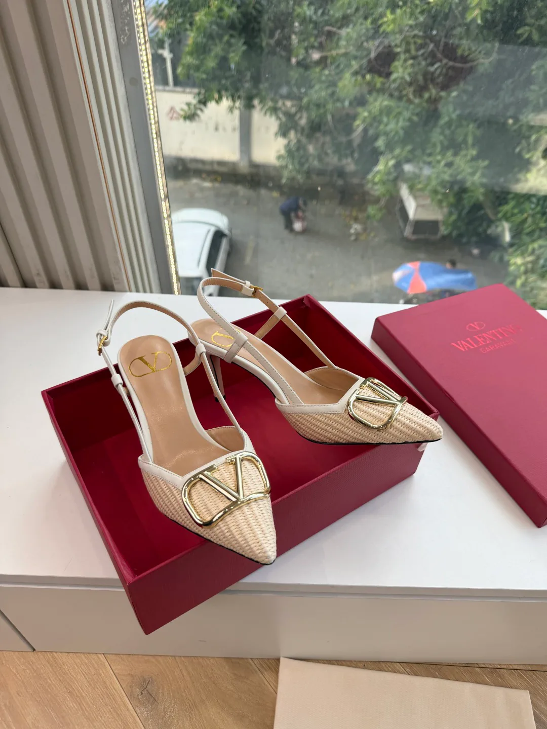 Women's Open-Toe Sandals VALENTINO 18356225